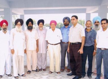 Sh. Satpal Singh Multani, Sarpanch of vill. Awanghore Shah with VLIF Team1